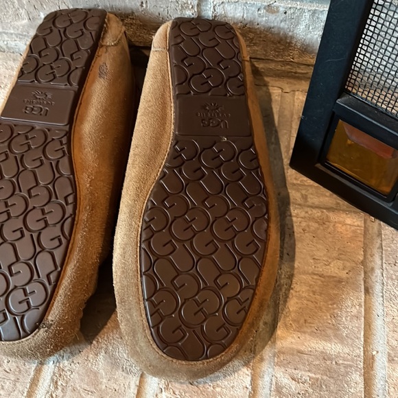 Ugg women's Slippers size 6 - Picture 7 of 8